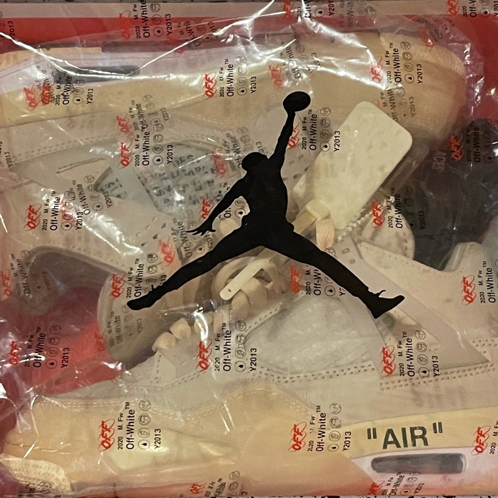 NIKE/OFF WHITE JORDAN 4’s